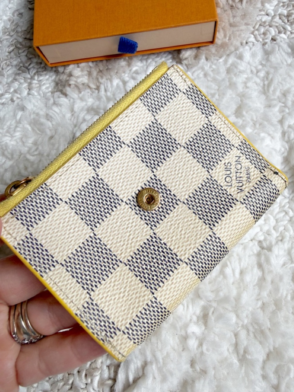 LOUIS VUITTON Jaune Pale Damier Azur Leather Canvas Zoe Compact Envelope Wallet - Picture 9 of 15